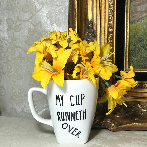 Welcome to my closet!   May days be filled with ❤️ - Picture 6 of 7